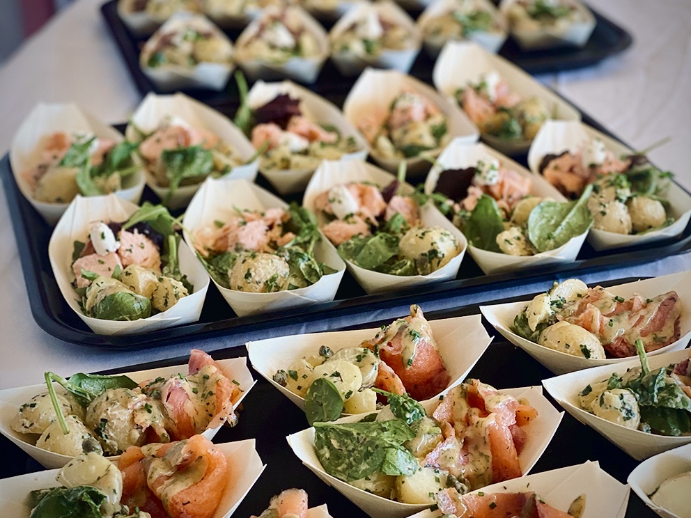 Finger food in individual portions from CaterAllt's catering